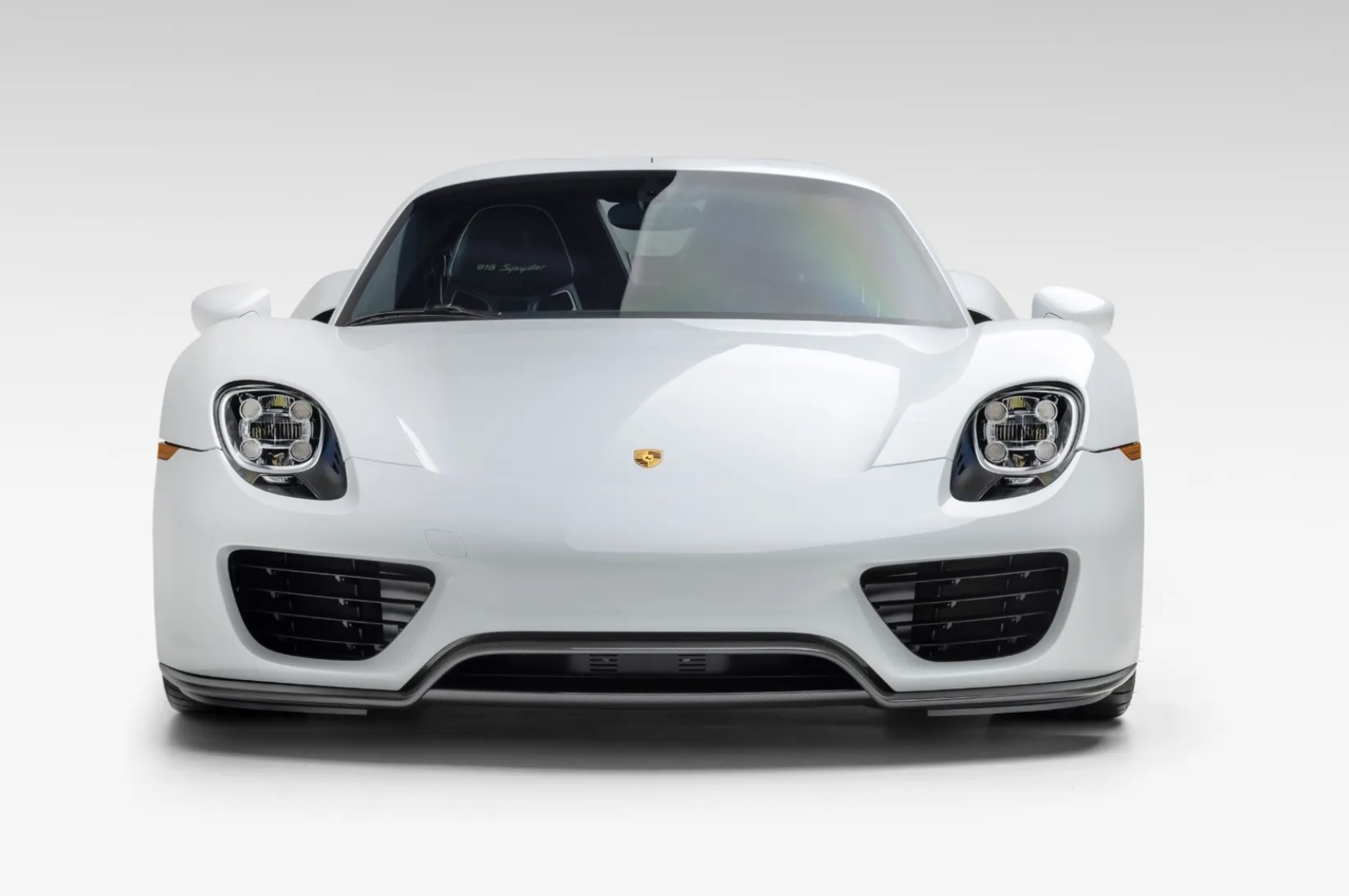 2015 Porsche 918 Spyder front view