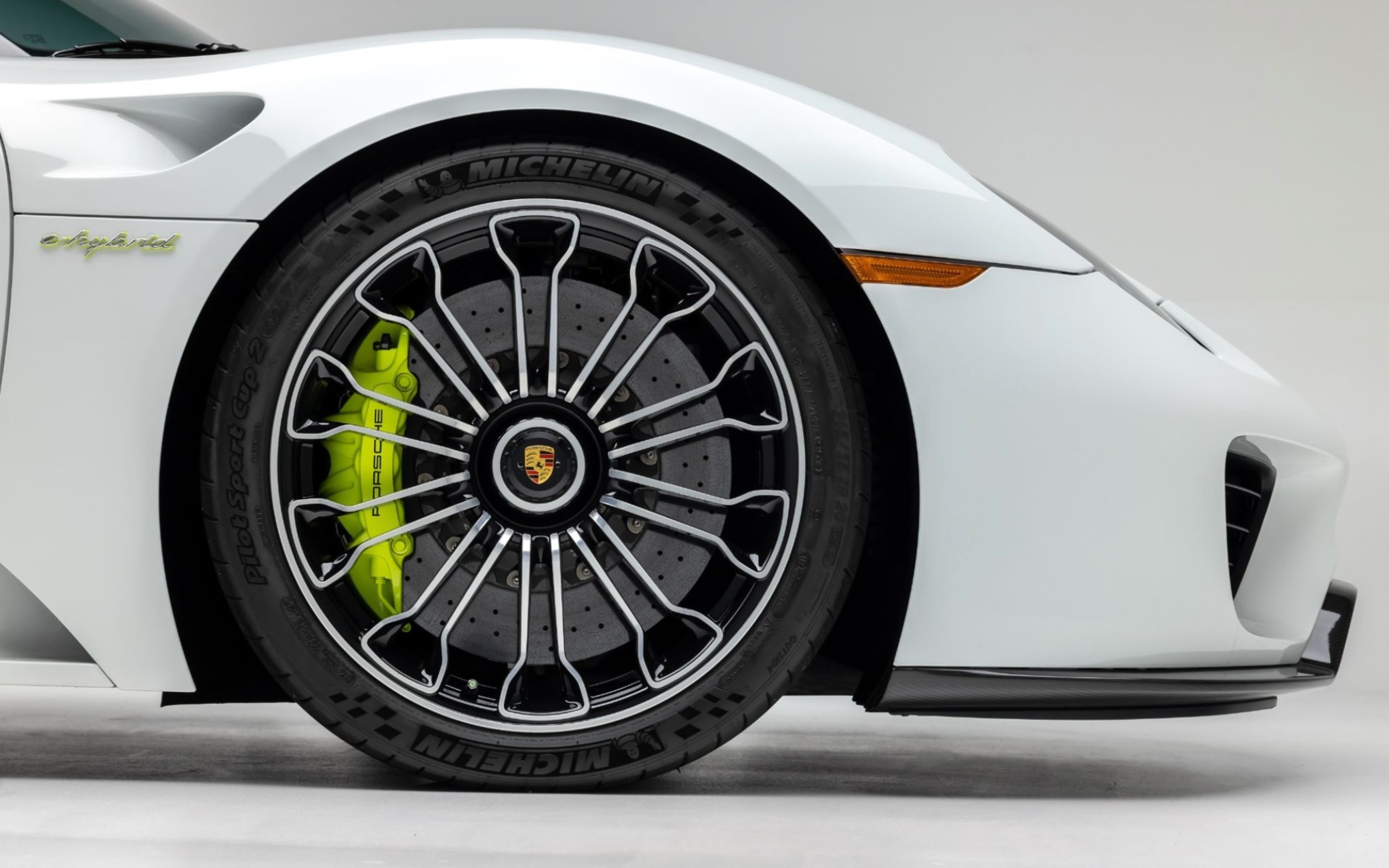 2015 Porsche 918 Spyder wheel detail